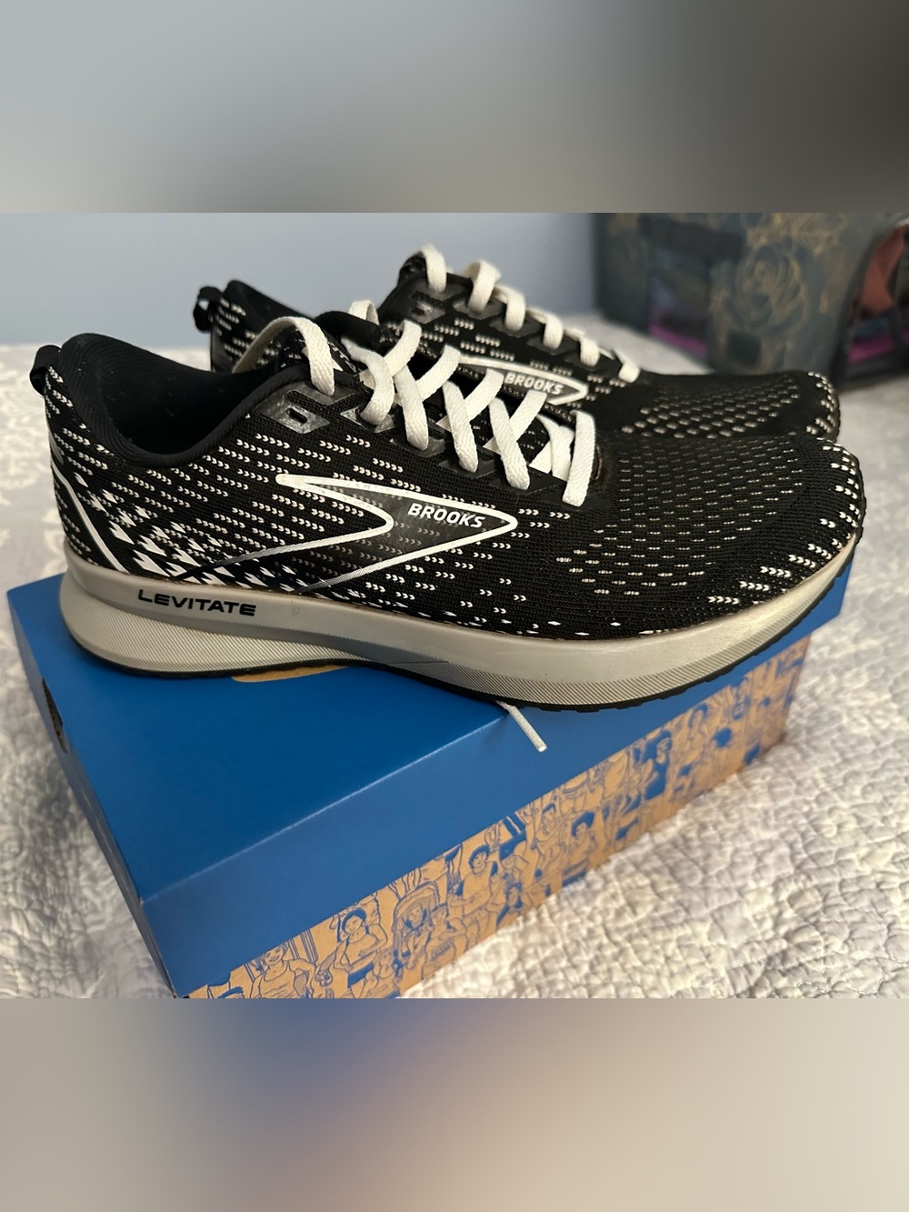 Brooks Levitate Women's Running Shoes - Black/White